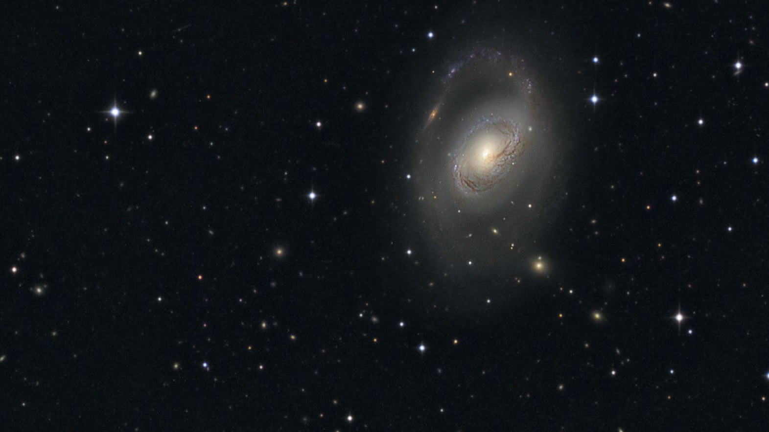 M 96 ist das hellste Mitglied der gleichnamigen Galaxiengruppe. Stefan Heutz, Wolfgang Ries / Johannes Schedler / CCD Guide