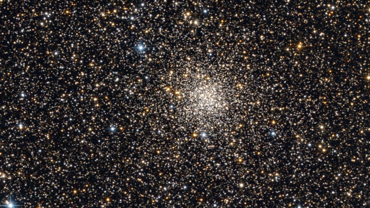 Der Kugelsternhaufen Messier 71 aufgenommen mit einem 12 Zoll Newton-Teleskop.  Bernhard Hubl / CCD Guide