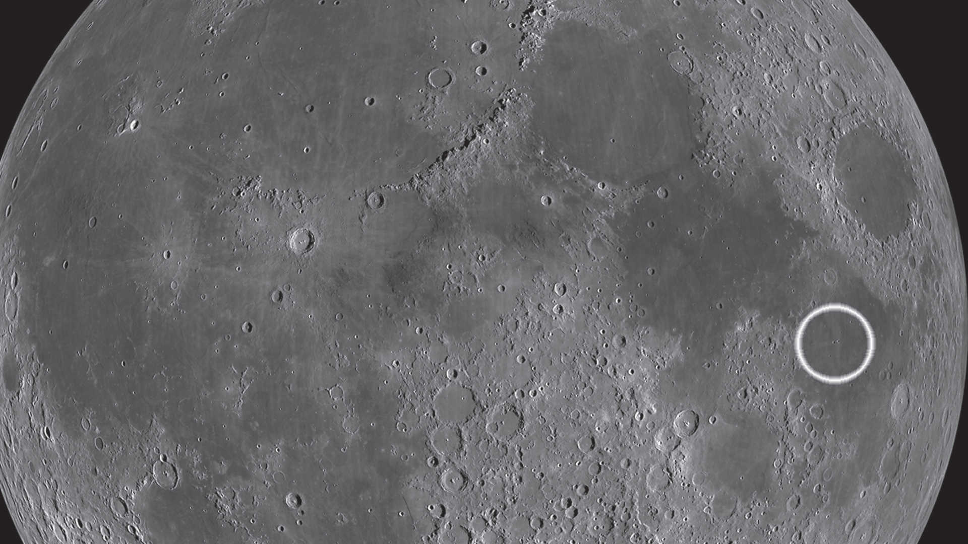 Die beiden Krater Messier und Messier A findet man fast mittig im Mare Fecunditatis. 
Einzigartig ist das langgestreckte Auswurfmuster von Messier A. NASA/GSFC/Arizona State University