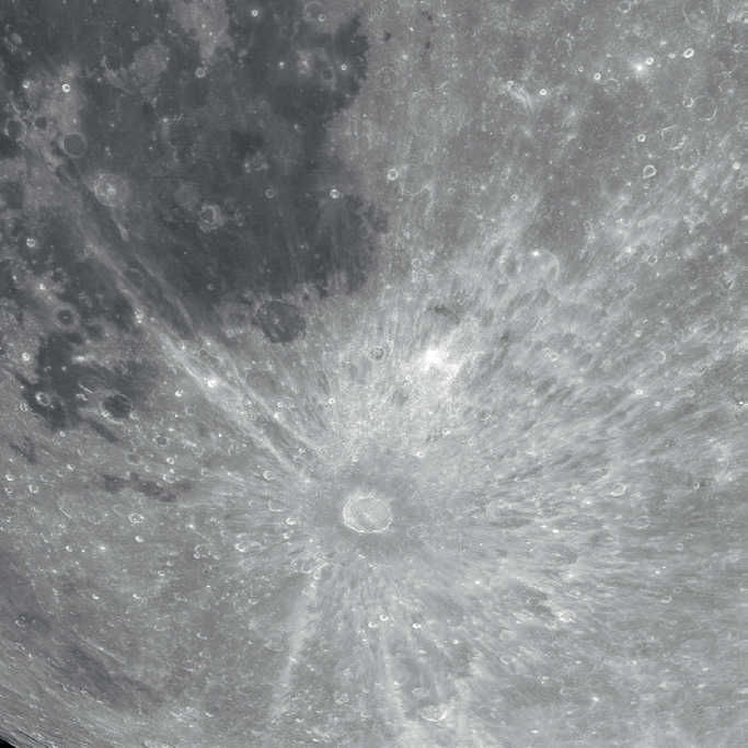 Ausgehend vom 86km großen Krater Tycho verlaufen hunderte feiner "Strahlenfäden".
Mario Weigand